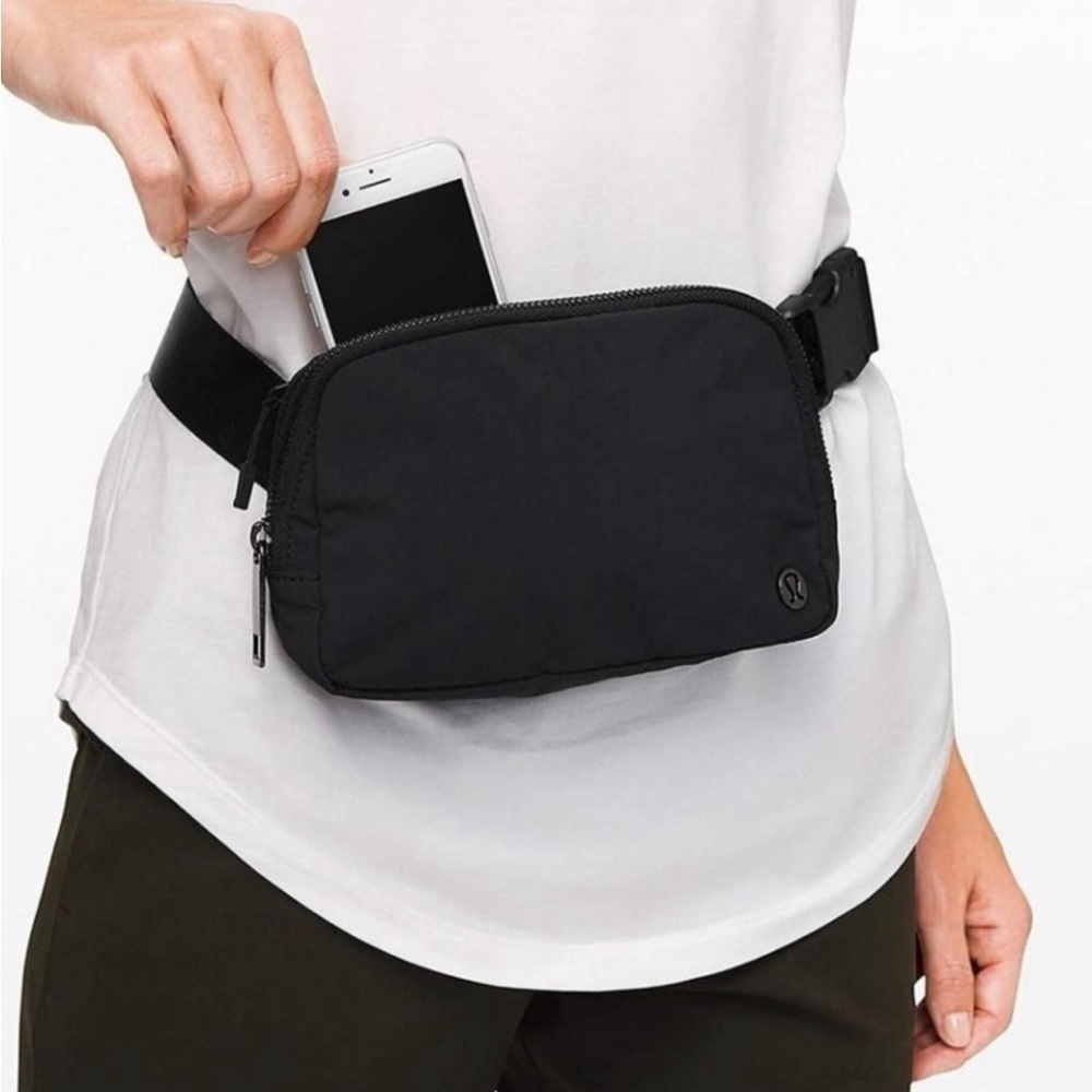 Lululemon RARE OG Everywhere Black Belt Bag Original Version - Picture 12 of 12